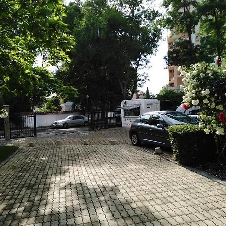 Aparthotel Guest Dental Space 3*